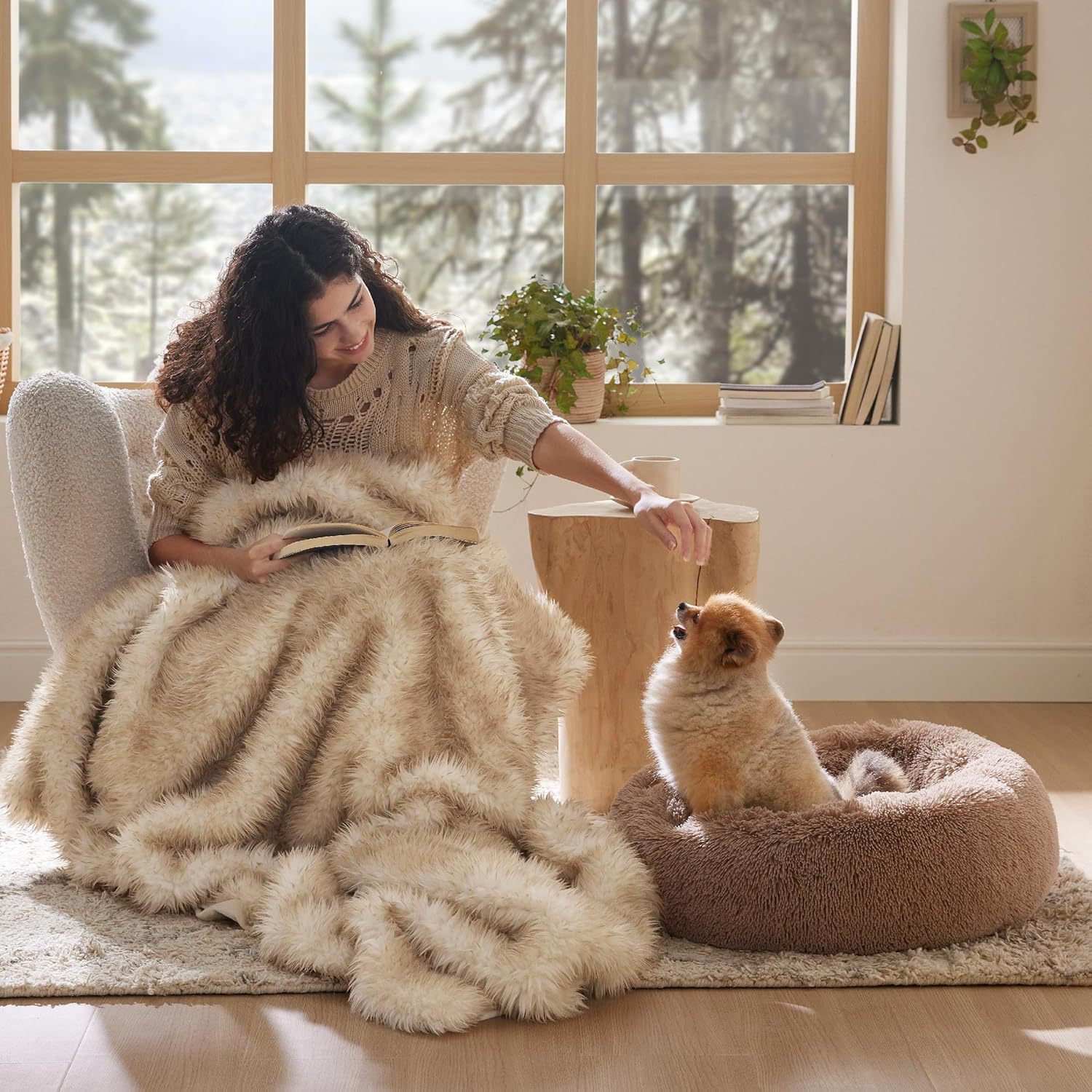 Non-Slip Round Plush Pet Bed For Indoor Comfort